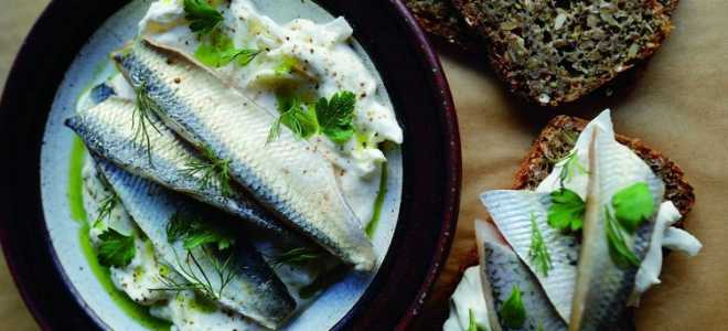 Можно ли кормящей маме селёдку? Когда тянет на солёное